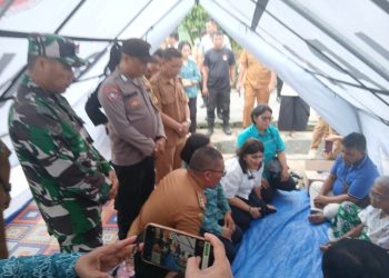 Bhabinkamtibmas Polsek Siantar Marihat Hadiri Pemberian Bansos Kepada Korban Kebakaran.