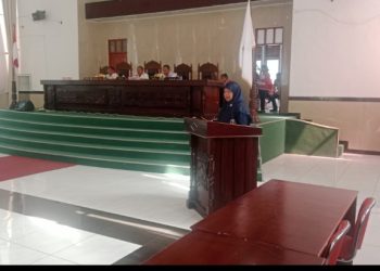 Juru Bicara Fraksi Nurani Keadilan Sabariah Harahap, SPd Membacakan Pandangan Fraksi.