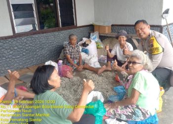 Bhabinkamtibmas Polsek Siantar Marihat Sampaikan Himbauan Kamtibmas Kepada Warga Jalan Mangga.