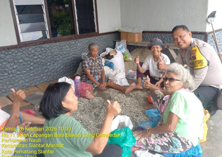 Bhabinkamtibmas Polsek Siantar Marihat Sampaikan Himbauan Kamtibmas Kepada Warga Jalan Mangga.