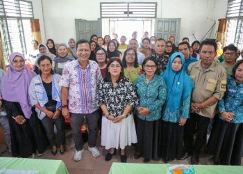 Ketua TP PKK Kota Pematangsiantar Ny Liswati Wesly Silalahi Buka Sosialisasi & Pelatihan IVA Test di Aula Kantor Camat Siantar Selatan.