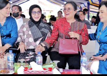 Hadiri Hari Jadi Ke 22 Kabupaten Samosir, Ny Hj Darmawati Anton Achmad Saragih : Semoga Semakin Maju & Sejahtera.