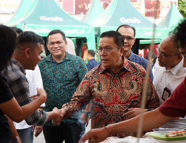 Wali Kota Pematangsiantar Wesly Silalahi, SH, MKn Kunjungi Wisata Takjil Ramadhan Kampung QRIS Bank Sumut.