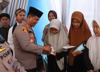 Kapolsek Bangun AKP Hengky Siahaan Ikuti Sapa Ramadan Polres : Bawa 10 Anak Yatim, Berkomitmen Jadi 'Bapak Asuh' Mereka.