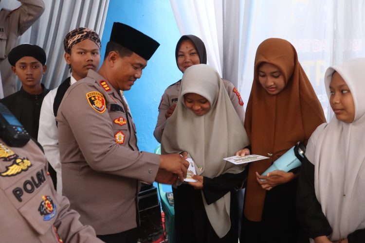 Kapolsek Bangun AKP Hengky Siahaan Ikuti Sapa Ramadan Polres : Bawa 10 Anak Yatim, Berkomitmen Jadi 'Bapak Asuh' Mereka.