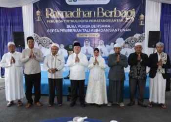 Wali Kota Pematangsiantar Wesly Silalahi, SH, MKn Serahkan Tali Asih & Santunan Kepada Jamaah Masjid, Pengurus Badan Kemakmuran Masjid (BKM) & Para Ustadz.