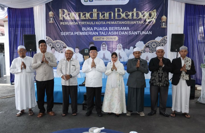 Wali Kota Pematangsiantar Wesly Silalahi, SH, MKn Serahkan Tali Asih & Santunan Kepada Jamaah Masjid, Pengurus Badan Kemakmuran Masjid (BKM) & Para Ustadz.