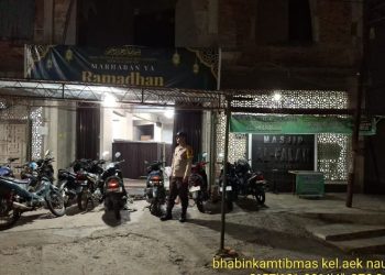 Bhabinkamtibmas Polsek Siantar Selatan Laksanakan Patroli Saat Sholat Tarawih Sejumlah Mesjid.