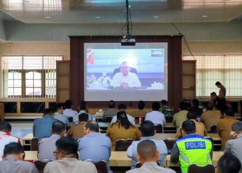 Wali Kota Pematangsiantar Wesly Silalahi, SH, MKn Diwakili Staf Ahli Bidang Perekonomian dan Pembangunan Zainal Siahaan, SE, MM Ikuti Rakor Lintas Sektor Bidang Opsnal Tingkat Menteri Dalam Rangka Kesiapsiagaan Pelaksanaan Oprasi Ketupat 2026 Melalui Zoom Meeting.