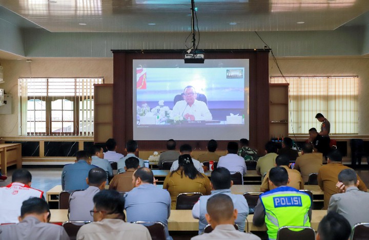 Wali Kota Pematangsiantar Wesly Silalahi, SH, MKn Diwakili Staf Ahli Bidang Perekonomian dan Pembangunan Zainal Siahaan, SE, MM Ikuti Rakor Lintas Sektor Bidang Opsnal Tingkat Menteri Dalam Rangka Kesiapsiagaan Pelaksanaan Oprasi Ketupat 2026 Melalui Zoom Meeting.