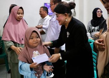 Ketua TP PKK Kota Pematangsiantar Ny Liswati Wesly Silalahi Hadiri Kegiatan Ramadhan Berbagi Perumda Tirta Uli di Panti Asuhan (PA) Putri Aisyiah, di Komplek Masjid Taqwa, Jalan Perak Kelurahan Baru Kecamatan Siantar Utara.