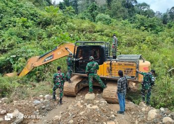 Operasi Dini Hari di Madina, Tim Gabungan TNI Polri Sita 6 Excavator Tambang Ilegal.