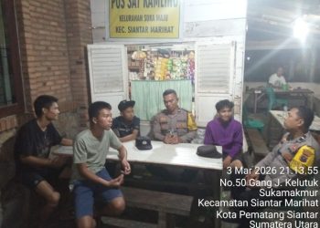 Samapaikan Pesan Kamtibmas Polsek Siantar Marihat Laksanakan Saling di Pos Kamling Jalan Durian.