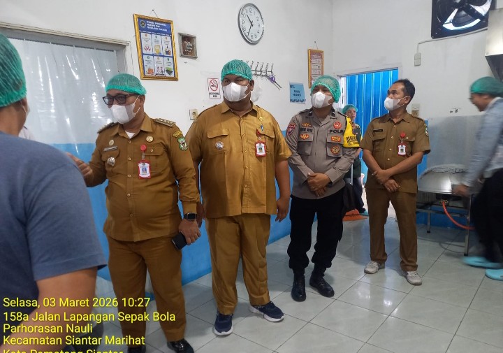 Bhabinkamtibmas Polsek Siantar Marihat Sambang Ke Dapur SPPG Mekar Nauli Jalan Mangga.