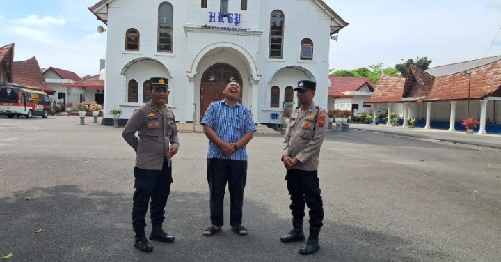 Sat Binmas Polres Pematangsiantar Sambang Kamtibas & Silaturahmi Kepada Tokoh Agama Kristen.