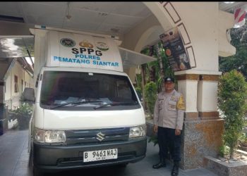 Bhabinkamtibmas Polsek Siantar Timur Monitoring Distribusi MBG di SMP Negeri 1 Jalan Merdeka.