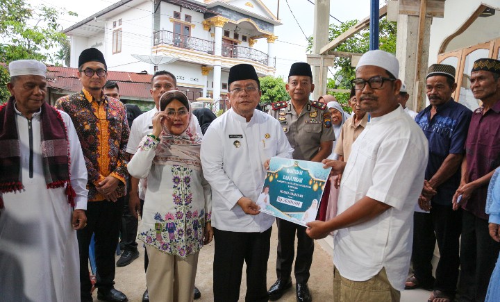 Di hari ketiga Safari Ramadhan Pemko Pematangsiantar, Wali Kota Wesly Silalahi, SH, MKn Kunjungi Masjid Amaliyah di Jalan Gurilla Kelurahan Gurilla Kecamatan Siantar Sitalasari.