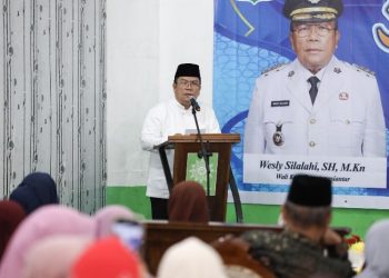 Walikota Pematangsiantar Wesly Silalahi, SH, MKn Menyampaikan Kata Sambutan di Salah Satu Mesjid Yang Ada di Kota Pematangsiantar.