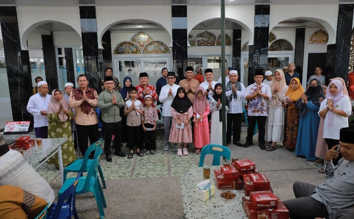 Tim Safari Ramadhan Pemko Pematangsiantar Tahun 2026 Kunjungi Masjid Al Falah di Jalan Padangsidimpuan Kelurahan Timbang Galung Kecamatan Siantar Barat.