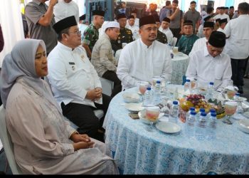 Gubernur Sumut Muhammad Bobby Afif Nasution, SE, MM & Wakil Gubernur H Surya BSc Didampingi Wali Kota Pematangsiantar Wesly Silalahi, SH, MKn Melaksanakan Safari Ramadhan di Masjid Nurul Ikhwan, Jalan Farel Pasaribu Kelurahan Parhorasan Nauli Kecamatan Siantar Marihat.