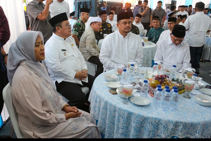 Gubernur Sumut Muhammad Bobby Afif Nasution, SE, MM & Wakil Gubernur H Surya BSc Didampingi Wali Kota Pematangsiantar Wesly Silalahi, SH, MKn Melaksanakan Safari Ramadhan di Masjid Nurul Ikhwan, Jalan Farel Pasaribu Kelurahan Parhorasan Nauli Kecamatan Siantar Marihat.