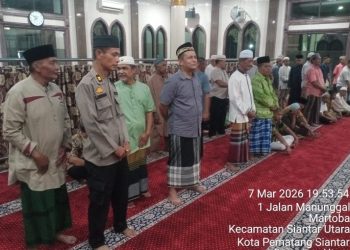 Sholat Tarawih Berlangsung Dengan Khidmat Wakapolsek Siantar Utara & Personil Sholat Bersama.