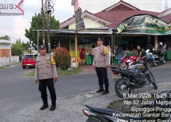 Bhabinkamtibmas Polsek Siantar Barat Rutin Patroli Tempat Penjualan Takjil.