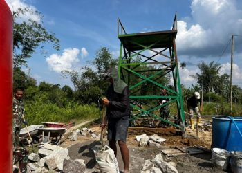 Satgas TMMD Gerak Cepat Pasang Pipa Tandon Sumur Bor, Air Bersih Segera Dinikmati Warga Nagori Limag.