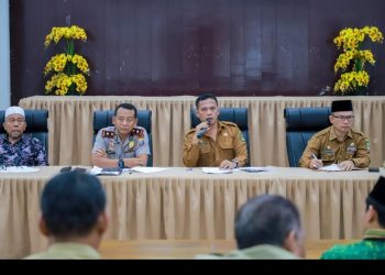 Wali Kota Pematangsiantar Wesly Silalahi, SH, MKn Diwakili Sekda Junaedi Antonius Sitanggang, SSTP, MSi Pimpin Rapat Persiapan Kegiatan Malam Takbir Keliling, Sholat Idul Fitri & Pelaksanaan MTQN Tingkat Kecamatan Se - Kota Pematangsiantar.