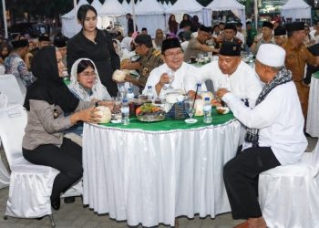 Walikota Pematangsiantar Wesly Silalahi, SH, MKn Duduk Bersama Dengan Forkopimda di Acara Buka Puasa Bersama.