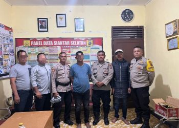 Polsek Siantar Selatan Terima Penyerahan Seorang Pria Asal Simalungun Diduga Pelaku Pencurian Lalu Serahkan Priston Ke Polsek Panei Tongah.