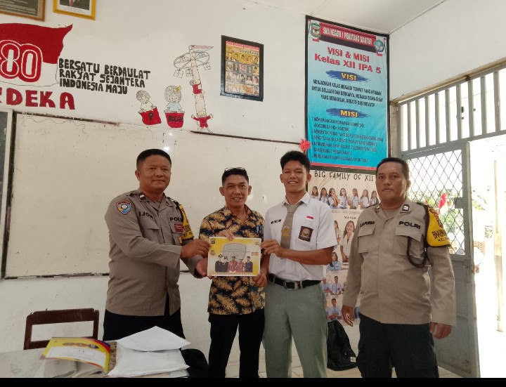 Bhabinkamtibmas Polsek Siantar Marihat Sosialisasi Penerimaan Polri Tahun 2026.