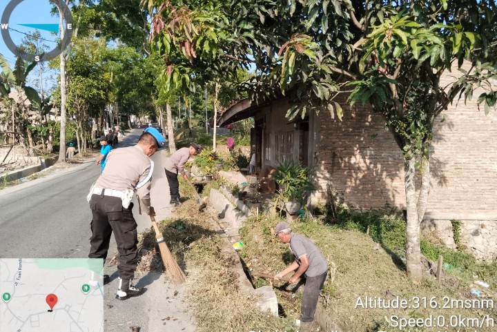 Polsek Siantar Martoba Gotong Royong Bersama, Ciptakan Lingkungan Bersih dan Nyaman.