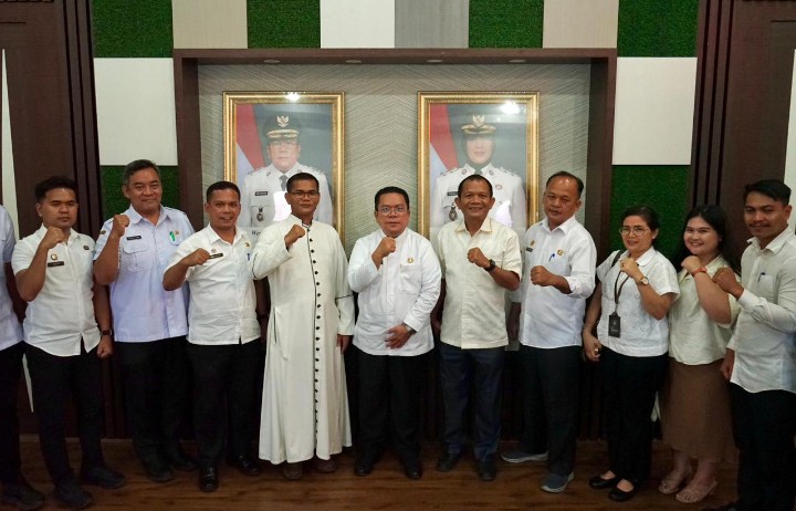Walikota Pematangsiantar Wesly Silalahi, SH, MKn Foto Bersama Dengan Panitia Paskah Umat Katolik Tahun 2026.