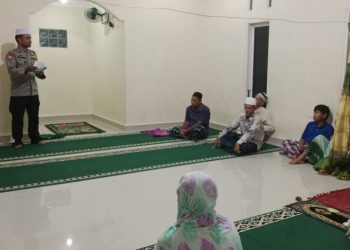 Bhabinkamtibmas Polsek Siantar Marihat Berikan Tausyiah di Mesjid Al Falah Kampung Baru.