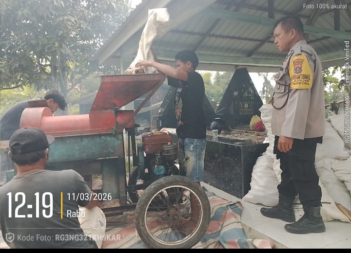 Dukung Swasembada Pangan, Bhabinkamtibmas Polsek Siantar Barat Sambangi Ladang Jagung Warga Binaan.