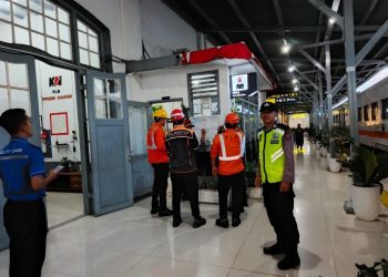 Ops Ketupat Toba 2026, Polsek Siantar Barat Tingkatkan Pengamanan Arus Mudik di Stasiun Kereta Api.