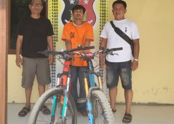 Polsek Perdagangan Ringkus Pencuri Dua Sepeda Gunung Senilai Rp 44 Juta, Aksi Memanjat Tembok Terbongkar.
