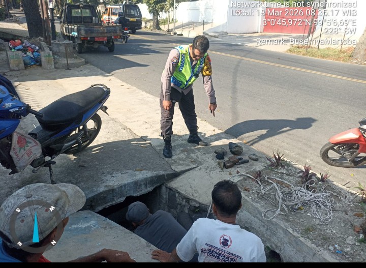 Bhabinkamtibmas Polsek Siantar Martoba Monitoring Pembersihan Parit Antisipasi Banjir.