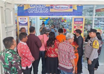 Berikan Himbauan, Bhabinkamtibmas Polsek Siantar Marihat Hadiri Ibadah Syukuran Peresmian Ruko Letisya.