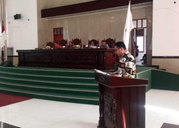 Juru Bicara Fraksi Golkar Indonesia DPRD Pematangsiantar Hendra Pardede Meyampaikan Pandangan Fraksi nya Atas Tanggapan Walikota Pematangsiantar Atas Dua Buah Ranperda.