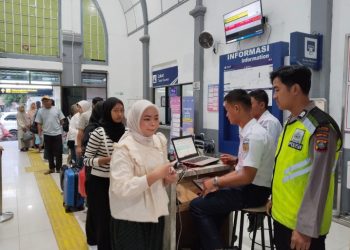Pasca Ops Ketupat Toba 2026, Polsek Siantar Barat Amankan Arus Balik di Stasiun Kereta Api.