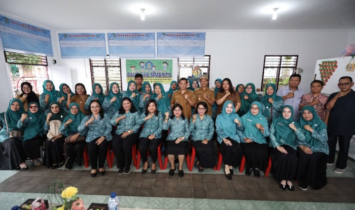 Ketua TP PKK Kota Pematangsiantar Ny Liswati Wesly Silalahi Bersama Tim Melakukan Supervisi Ke Kelurahan Simarito Kecamatan Siantar Barat Dalam Rangka Lomba Tertib Administrasi TP PKK Tingkat Provinsi Sumut Tahun 2026.