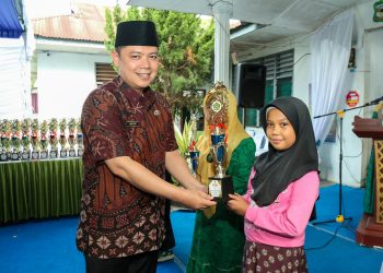 Wali Kota Pematangsiantar Wesly Silalahi, SH, MKn Diwakili Staf Ahli Bidang Pembangunan Muhammad Hamdani Lubis, SH, Menutup MTQN Ke - 58 Tingkat Kecamatan Siantar Timur Tahun 2026.