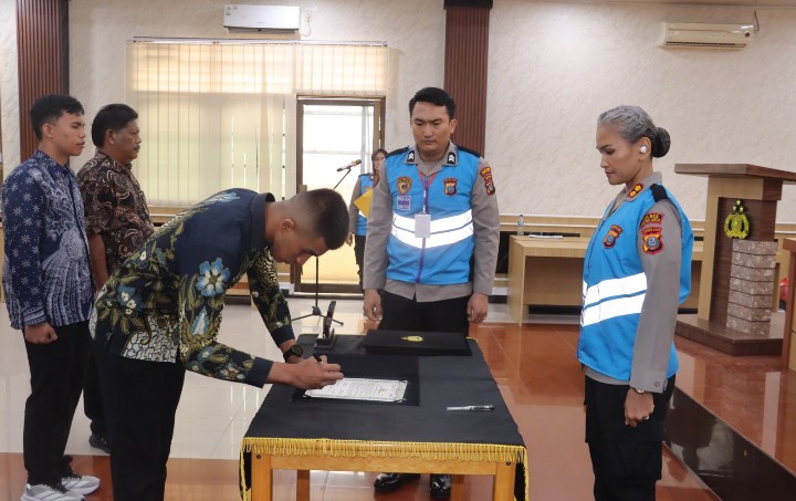 Kapolres Pematangsiantar Pimpin Penandatangan Pakta Integritas Penerimaan Calon Anggota Polri 2026.