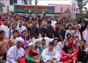 Kapolres Pematangsiantar Hadiri Devosi Jalan Salib Peringatan Jumat Agung 2026 Panitia Paskah Katolik.
