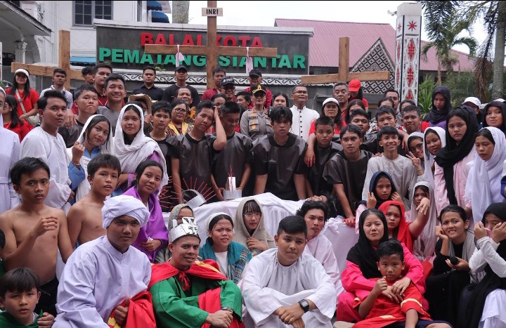 Kapolres Pematangsiantar Hadiri Devosi Jalan Salib Peringatan Jumat Agung 2026 Panitia Paskah Katolik.
