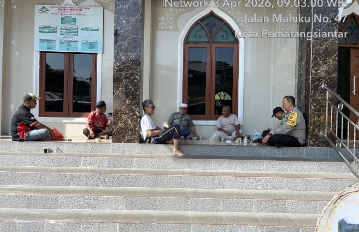 Jalin Silaturahmi, Bhabinkamtibmas Polsek Siantar Barat Sambang Kamtibmas di Mesjid Dakwah.