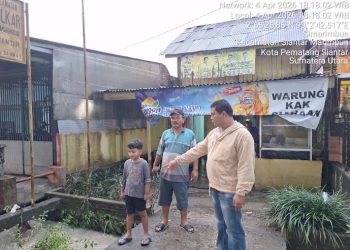 Bhabinkamtibmas Polsek Siantar Marihat Respon Cepat Tanggap Bencana Banjir di Simarimbun.