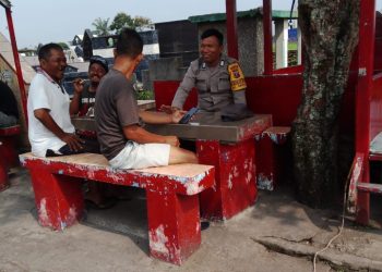 Bhabinkamtibmas Polsek Siantar Selatan Sambang Kamtibmas kepada Warga Ziarah Paskah.